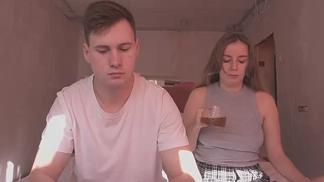 Snapshot of FluffyHat chatting on 12.20.24 FluffyHat online show from 12.20.24