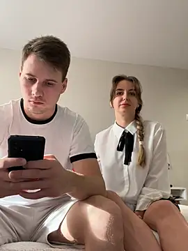 Snapshot of FluffyHat chatting on 01.05.25 FluffyHat online show from 01.05.25