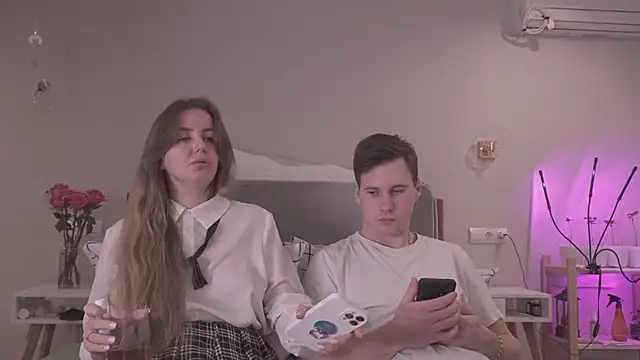 Snapshot of FluffyHat chatting on 01.27.25 FluffyHat online show from 01.27.25