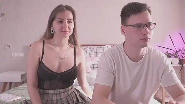 Snapshot of FluffyHat chatting on 02.12.25 FluffyHat online show from 02.12.25