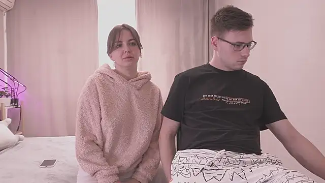 Snapshot of FluffyHat chatting on 02.16.25 FluffyHat online show from 02.16.25