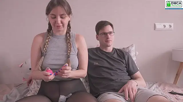 Snapshot of FluffyHat chatting on 03.22.25 FluffyHat online show from 03.22.25