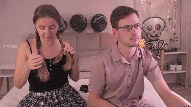 Snapshot of FluffyHat chatting on 10.25.25 FluffyHat online show from 10.25.25