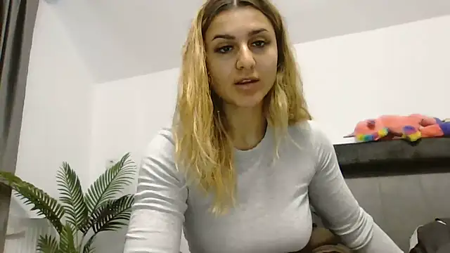 Snapshot of NicolePlay chatting on 06.12.26 NicolePlay online show from 06.12.26