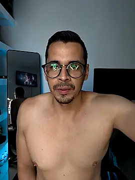 Snapshot of towers_j chatting on 10.29.25 towers j online show from 10.29.25