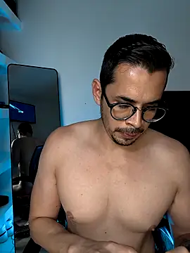 Snapshot of towers_j chatting on 10.31.25 towers j online show from 10.31.25