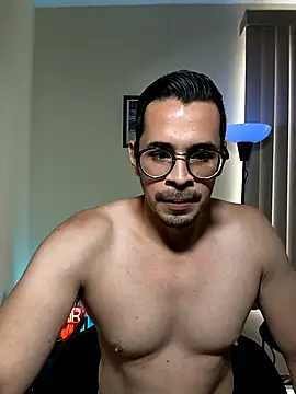 Snapshot of towers_j chatting on 11.08.25 towers j online show from 11.08.25