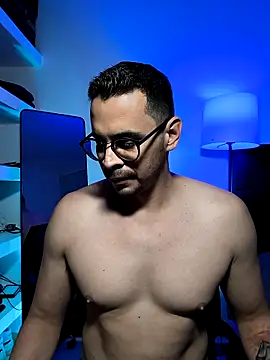 Snapshot of towers_j chatting on 12.17.25 towers j online show from 12.17.25