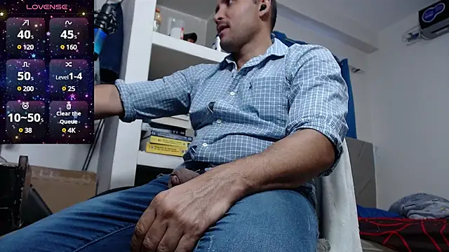 Snapshot of lewislamxxx_hot chatting on 01.23.25 lewislamxxx hot online show from 01.23.25