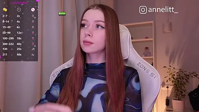 Snapshot of Annelitt chatting on 12.18.24 Annelitt online show from 12.18.24