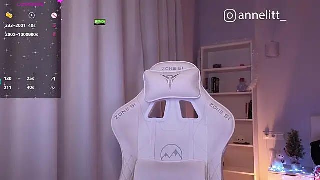 Snapshot of Annelitt chatting on 12.24.24 Annelitt online show from 12.24.24