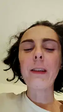 Snapshot of cleophee chatting on 11.25.25 cleophee online show from 11.25.25