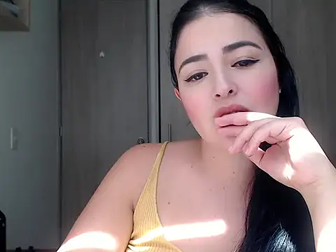 Snapshot of Aleska__Bell chatting on 09.23.25 Aleska  Bell online show from 09.23.25