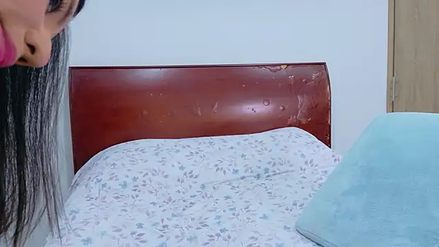 Snapshot of Steph_F chatting on 10.23.25 Steph F online show from 10.23.25