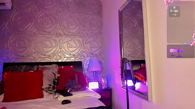 Snapshot of vennus1_ chatting on 10.24.25 vennus1 online show from 10.24.25