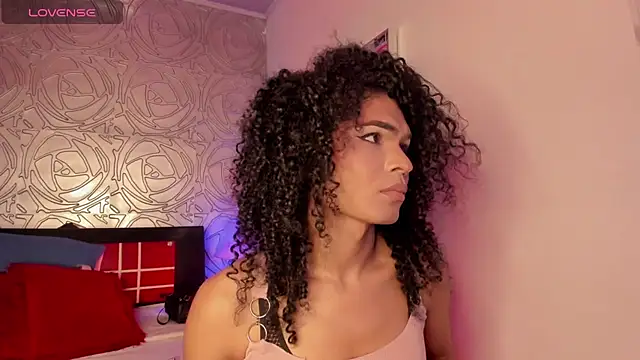 Snapshot of vennus1_ chatting on 11.18.25 vennus1 online show from 11.18.25