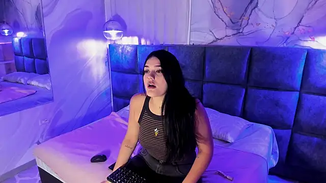 Snapshot of Maddysex_ chatting on 05.12.26 Maddysex online show from 05.12.26