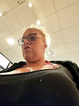 Snapshot of winniess40 chatting on 02.11.25 winniess40 online show from 02.11.25