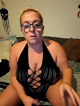 Snapshot of winniess40 chatting on 11.03.25 winniess40 online show from 11.03.25