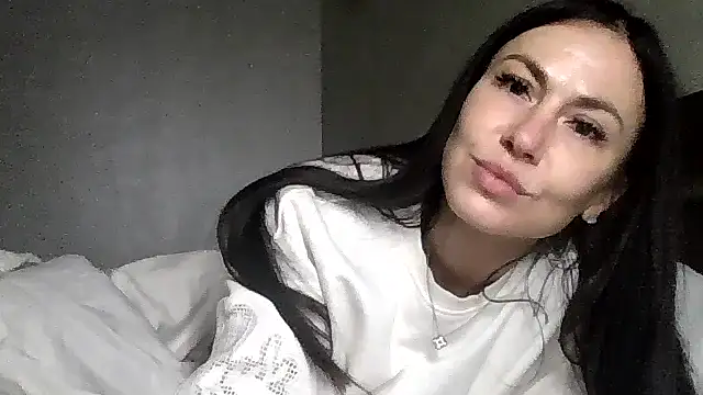 Snapshot of JulianaGold1 chatting on 12.03.25 JulianaGold1 online show from 12.03.25