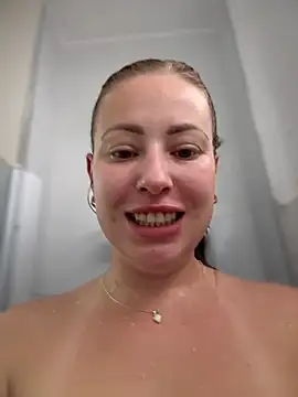 Snapshot of AlisaWhite chatting on 10.05.25 AlisaWhite online show from 10.05.25
