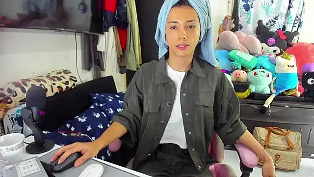 Snapshot of Lawrncesofiets chatting on 01.25.25 Lawrncesofiets online show from 01.25.25