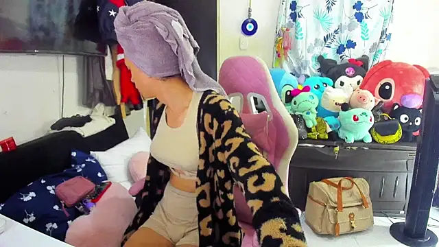 Snapshot of Lawrncesofiets chatting on 02.18.25 Lawrncesofiets online show from 02.18.25