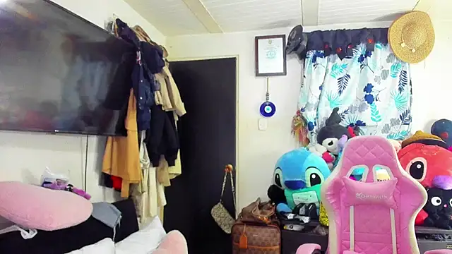 Snapshot of Lawrncesofiets chatting on 03.19.25 Lawrncesofiets online show from 03.19.25