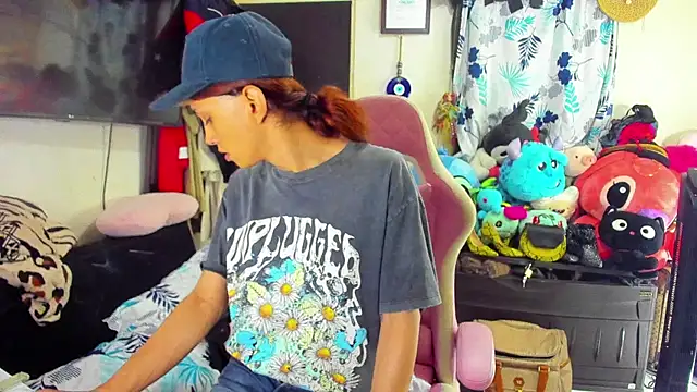 Snapshot of Lawrncesofiets chatting on 03.22.25 Lawrncesofiets online show from 03.22.25