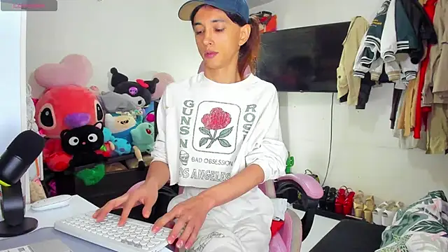 Snapshot of Lawrncesofiets chatting on 09.30.25 Lawrncesofiets online show from 09.30.25