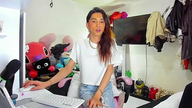 Snapshot of Lawrncesofiets chatting on 10.08.25 Lawrncesofiets online show from 10.08.25