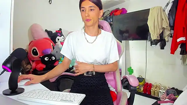 Snapshot of Lawrncesofiets chatting on 10.14.25 Lawrncesofiets online show from 10.14.25