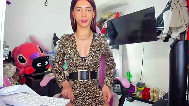 Snapshot of Lawrncesofiets chatting on 10.31.25 Lawrncesofiets online show from 10.31.25