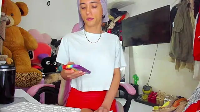 Snapshot of Lawrncesofiets chatting on 11.12.25 Lawrncesofiets online show from 11.12.25