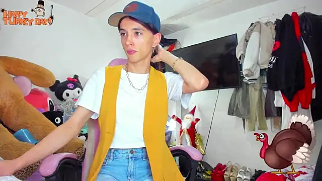 Snapshot of Lawrncesofiets chatting on 11.21.25 Lawrncesofiets online show from 11.21.25