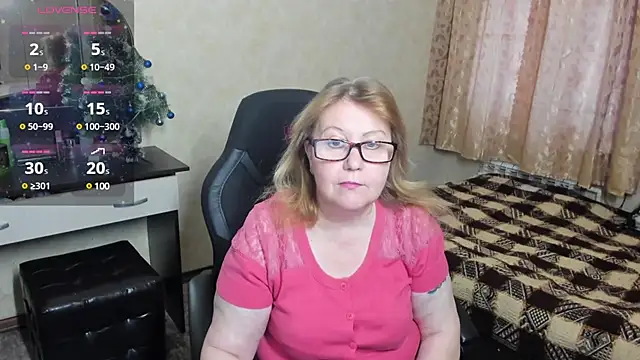 Snapshot of Frau_Marta chatting on 12.26.24 Frau Marta online show from 12.26.24