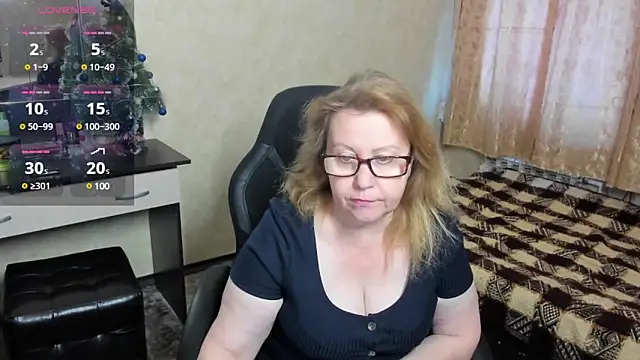 Snapshot of Frau_Marta chatting on 01.04.25 Frau Marta online show from 01.04.25