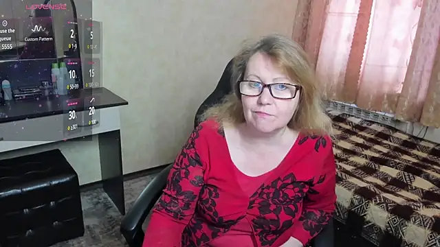 Snapshot of Frau_Marta chatting on 02.06.25 Frau Marta online show from 02.06.25