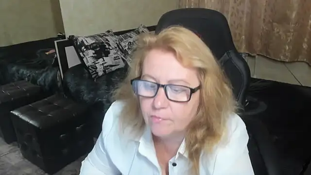 Frau Marta online show from 11.08.25