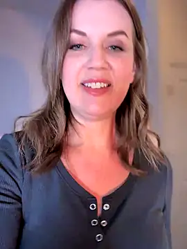 MaiseKnox online show from 09.11.25