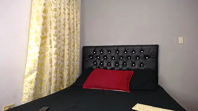 Snapshot of loveyouzahara2020 chatting on 12.13.24 loveyouzahara2020 online show from 12.13.24