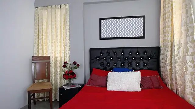 Snapshot of loveyouzahara2020 chatting on 02.15.25 loveyouzahara2020 online show from 02.15.25