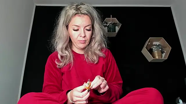 Snapshot of Alesys69 chatting on 11.11.25 Alesys69 online show from 11.11.25