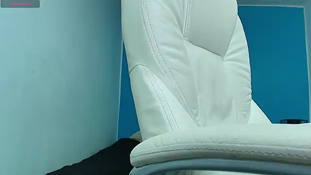 Snapshot of Dephne__ chatting on 12.12.24 Dephne online show from 12.12.24