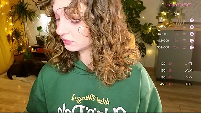 Snapshot of AliceKingsleigh chatting on 01.12.25 AliceKingsleigh online show from 01.12.25