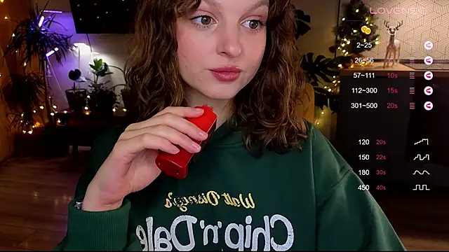 Snapshot of AliceKingsleigh chatting on 01.19.25 AliceKingsleigh online show from 01.19.25