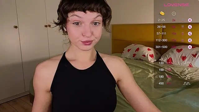 Snapshot of AliceKingsleigh chatting on 05.14.26 AliceKingsleigh online show from 05.14.26