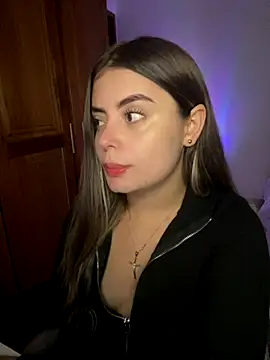 Snapshot of Miss_valeriaa chatting on 11.18.25 Miss valeriaa online show from 11.18.25