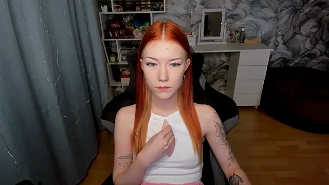 Snapshot of litl_Mia chatting on 09.15.25 litl Mia online show from 09.15.25