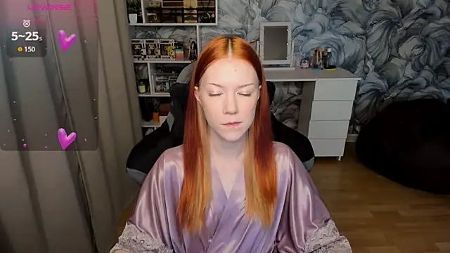 Snapshot of litl_Mia chatting on 11.10.25 litl Mia online show from 11.10.25